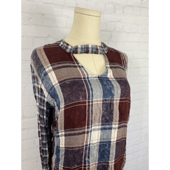 ⭐ 3/$15 Maurices Large Blue Red Plaid Keyhole Long Sleeve Top - Picture 3 of 7